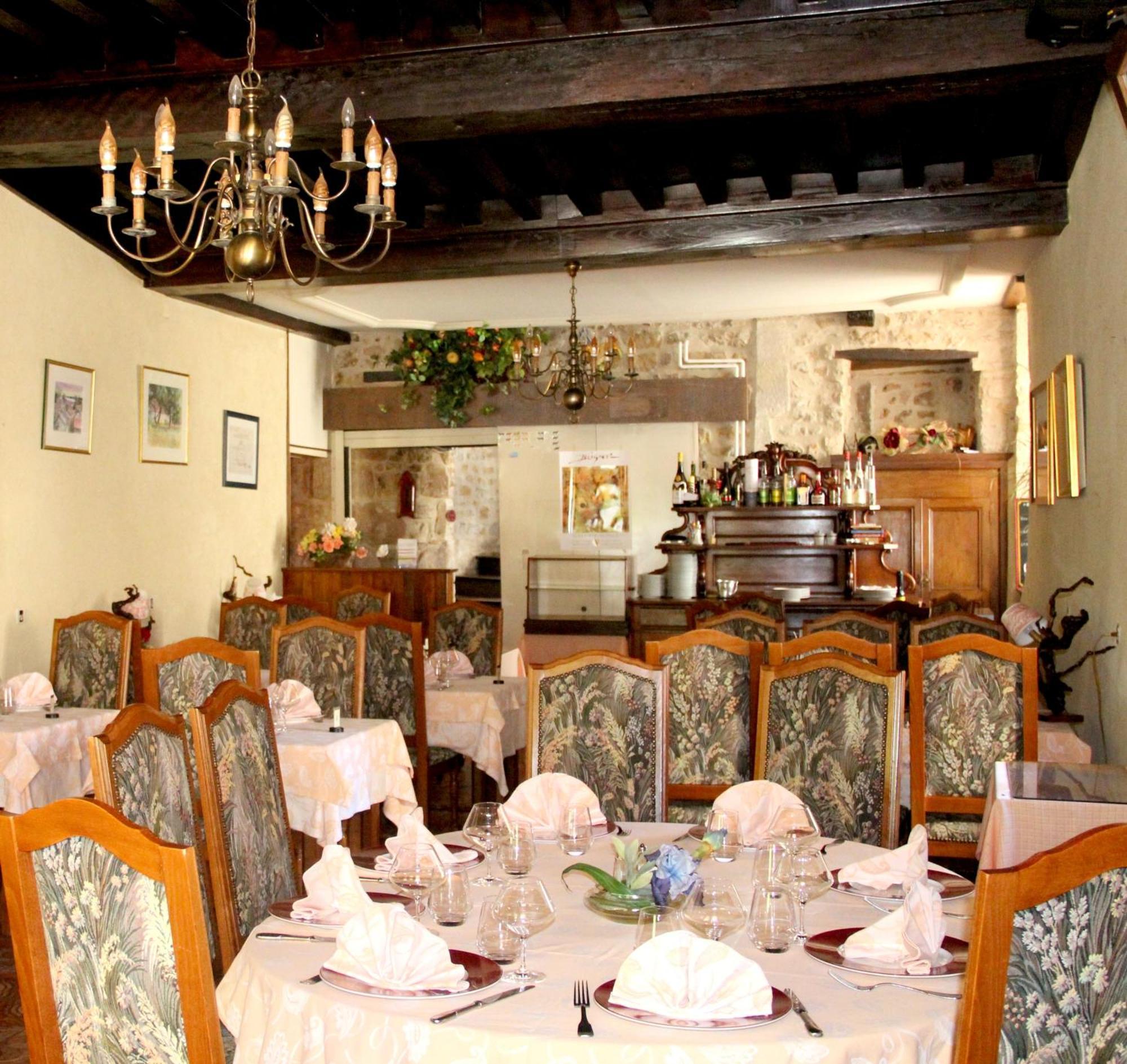 Logis Des Trois Maures Hotell Couches Exteriör bild