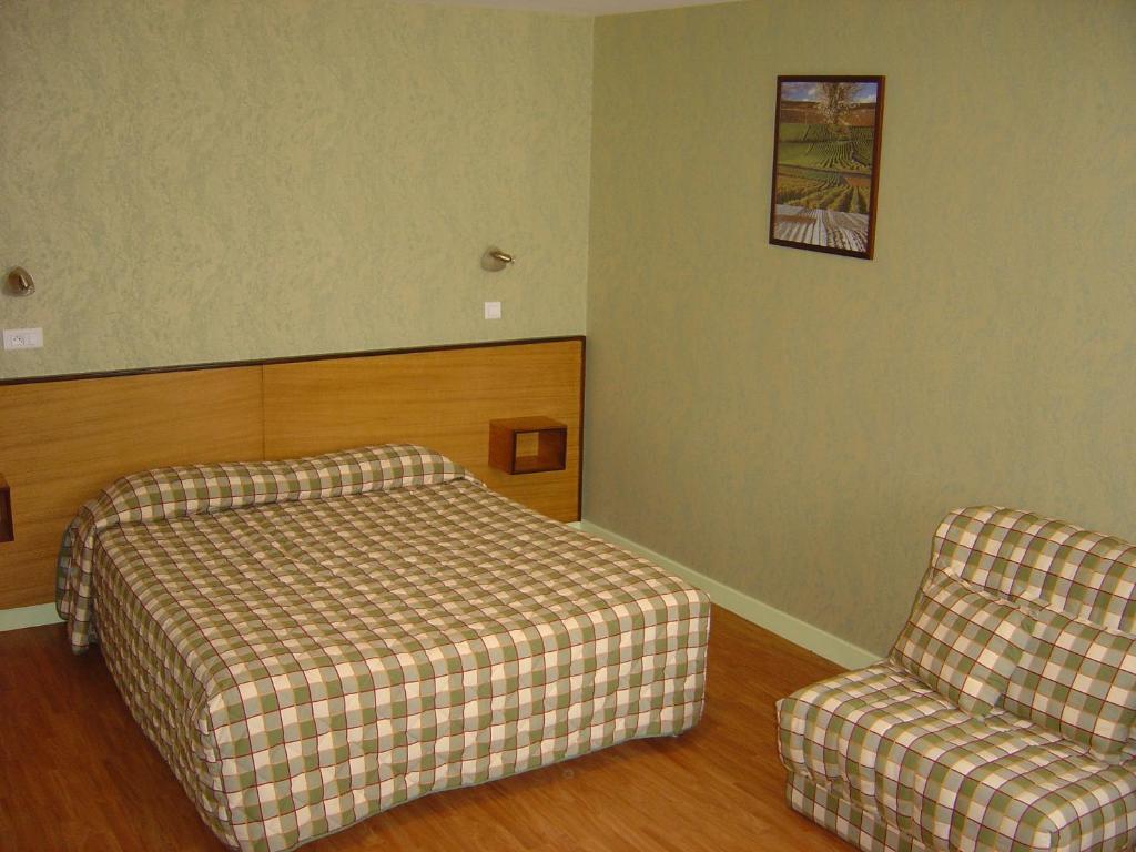 Logis Des Trois Maures Hotell Couches Exteriör bild