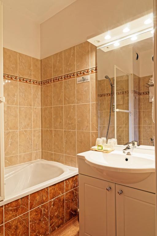 Logis Des Trois Maures Hotell Couches Exteriör bild